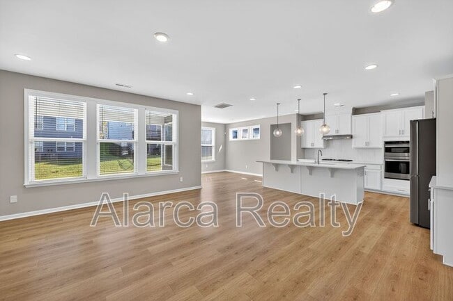 Building Photo - 256 W Waterlynn Rd