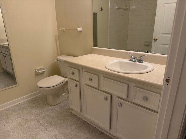 Building Photo - Private End Unit - First Floor - Reserve at Woodbridge