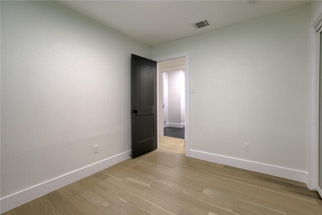 Building Photo - 7901 Seminary Ridge Dr