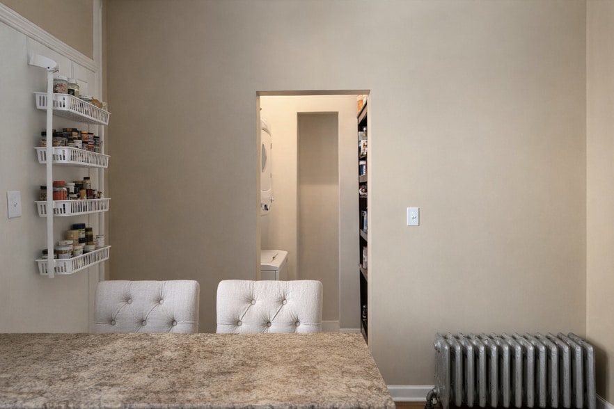 Laundry room - 1070 W Granville Ave