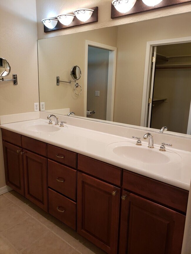 Building Photo - Super Clean 3 Bed / 2 Bath with RV parking