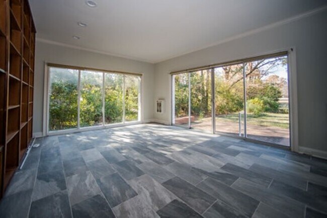 Building Photo - 727 S Perkins Rd