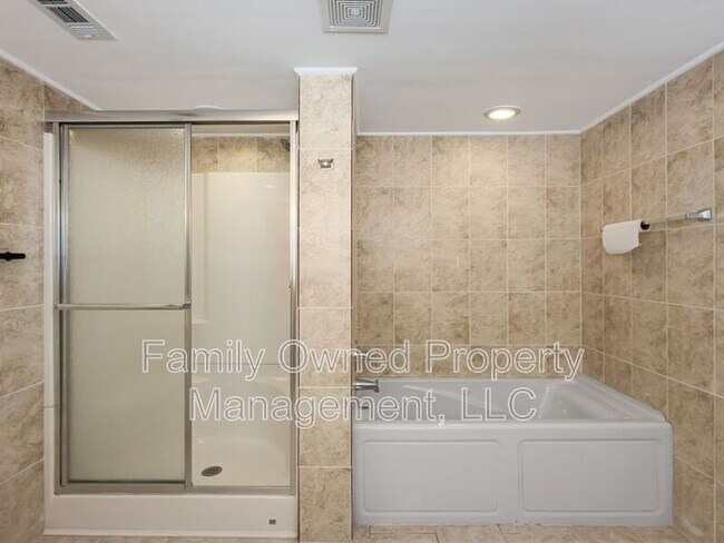 Building Photo - 23 Shadowmoss Pkwy