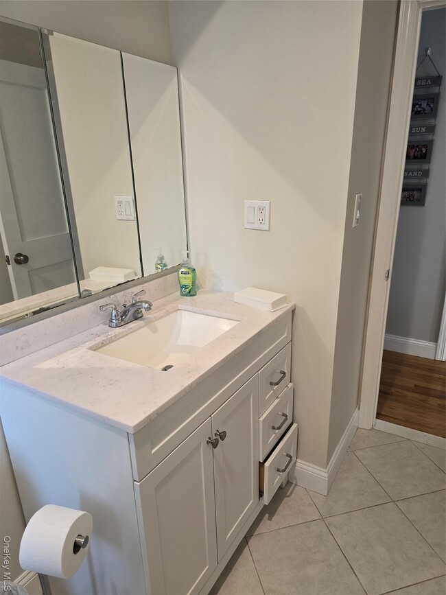 Building Photo - 359 E Pine St