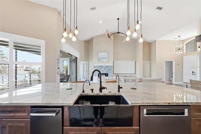 Building Photo - 909 Allegro Ln