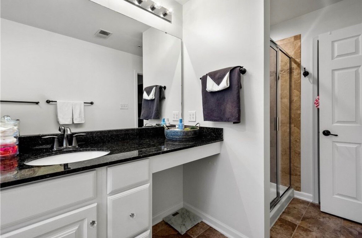 Building Photo - 294 Maple Ridge Dr