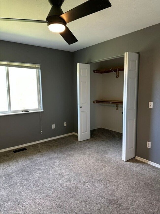 Building Photo - 3Bed, 2Bath Single Family Home in Beautiful Eagle River!!