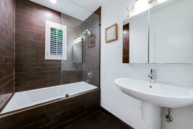 Building Photo - 3940 Loquat Ave