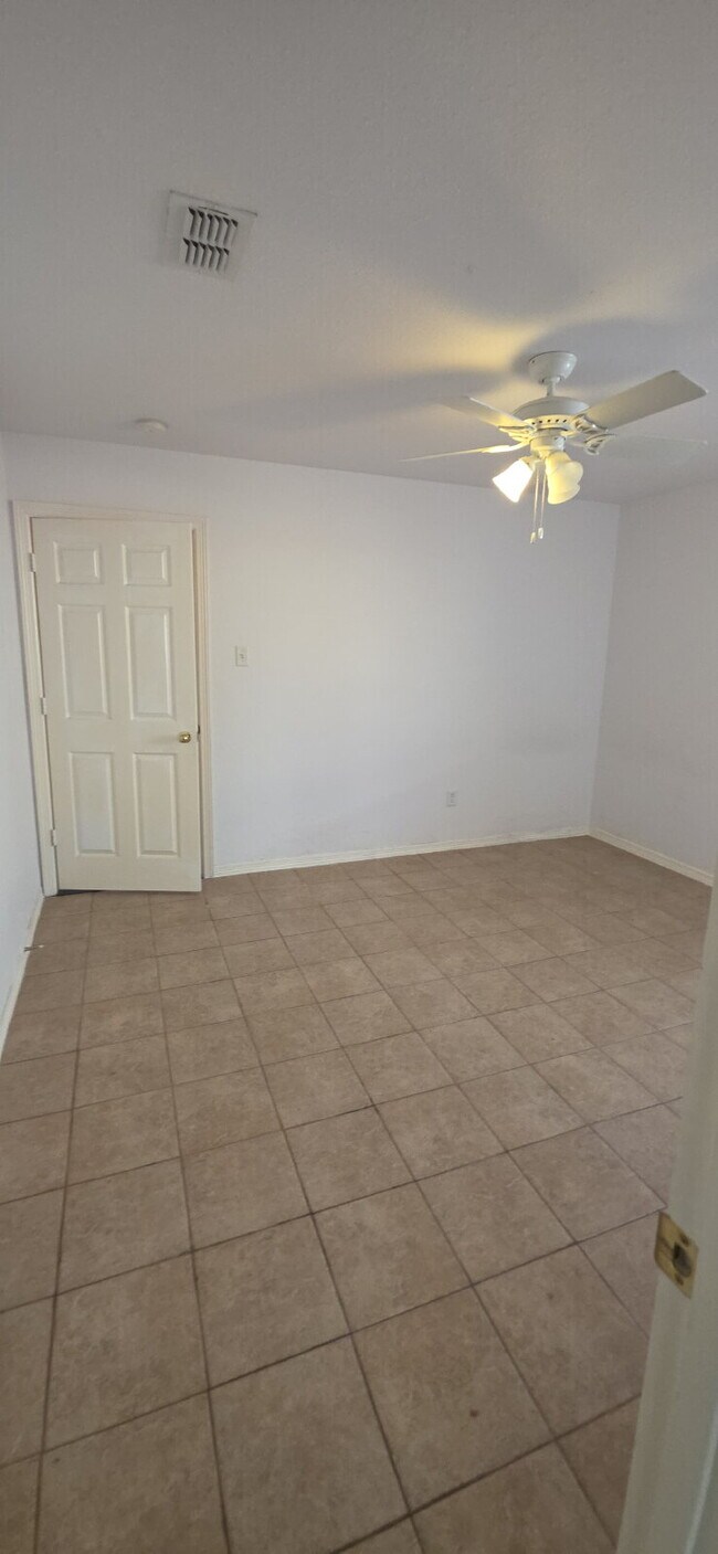 Building Photo - Large 4 Bedroom in Kennedale ISD