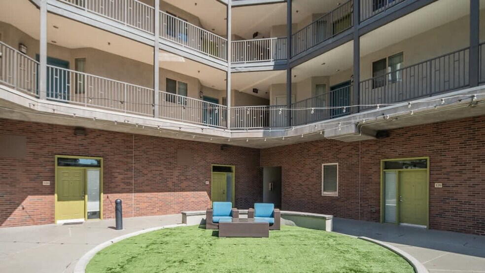 Building Photo - 1275 E University Dr