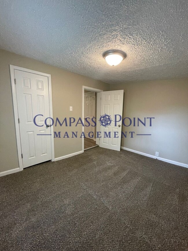 Building Photo - Newly Renovated Just For You!