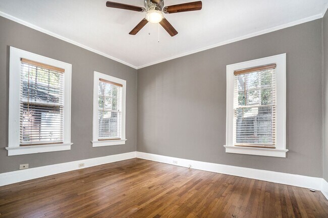 Building Photo - 5 bdrm, 3 bath in City of Decatur Schools.
