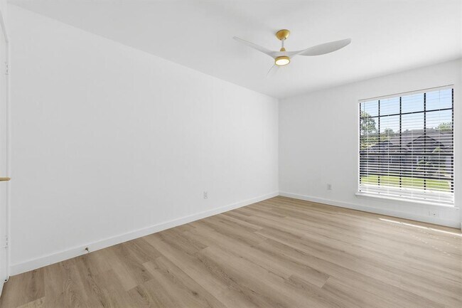 Building Photo - 1707 Yucca Ln