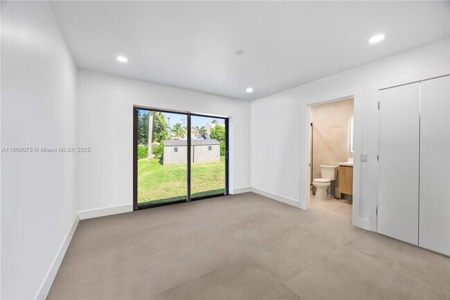 Building Photo - 1141 Hollywood Blvd