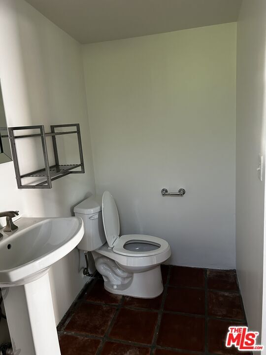 Building Photo - 2031 Glendon Ave