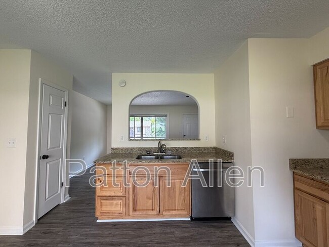 Building Photo - 28 Dawnwood Cir