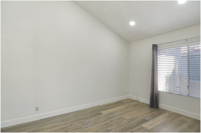 Building Photo - Aliso Viejo 1 Bedroom Condo!