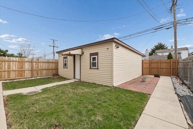 Building Photo - 1341 Ridgeland Ave