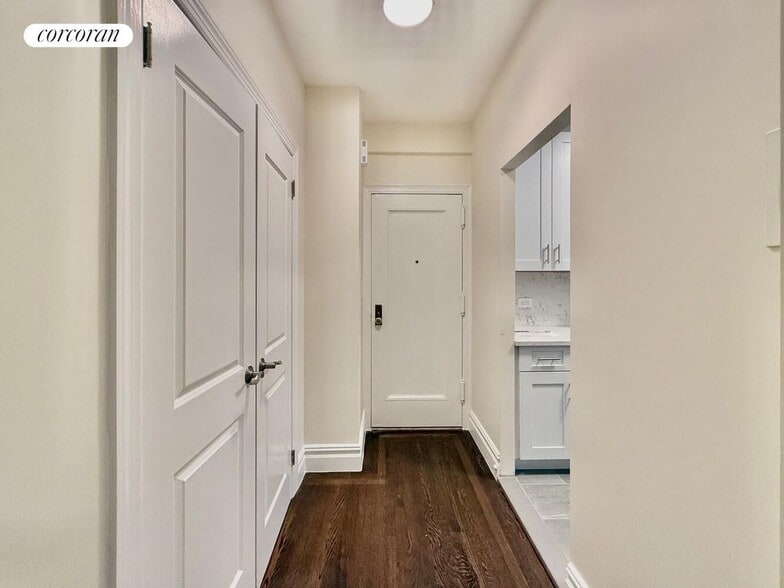 Building Photo - 210 E 68th St