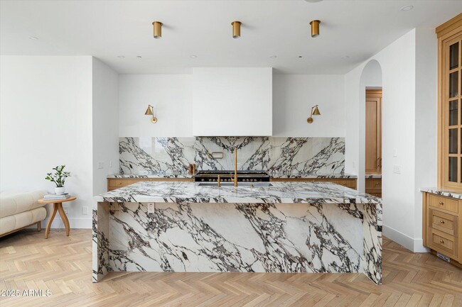 Building Photo - 54 W Palm Ln