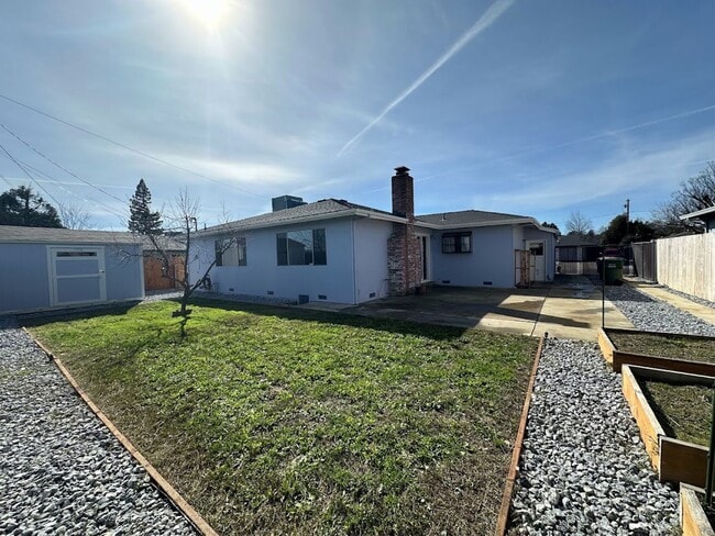 Building Photo - New exterior paint!  LVP flooring! Large y...