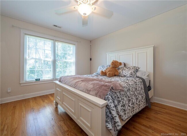 Building Photo - 1023 Black Rock Tpke