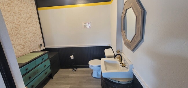 Building Photo - 2105 N Broadway St