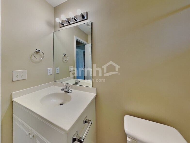 Building Photo - 7036 Spanglers Spring Way