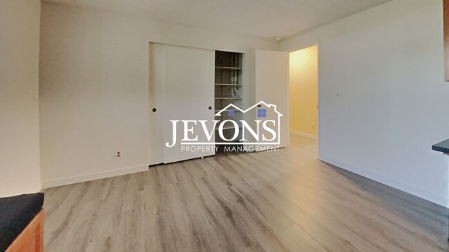 Building Photo - Get $1,774.50 Rent Credit - Beautiful 5-be...