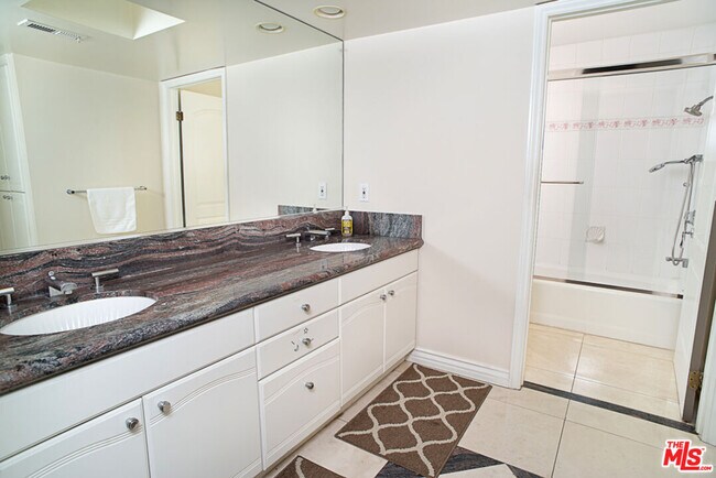 Building Photo - 3835 Sapphire Dr