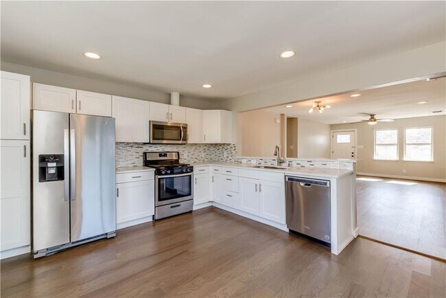 Building Photo - 4702 Bandera Rd