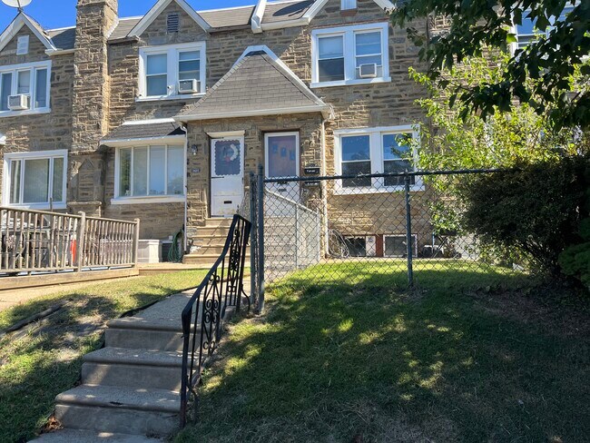 Building Photo - 3427 Sheffield Ave