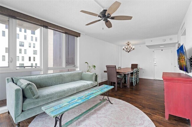 Building Photo - 470 3rd St S