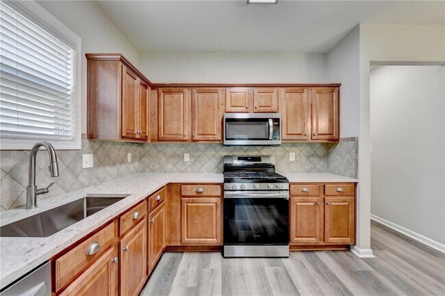 Building Photo - 2208 Staunton Dr NW