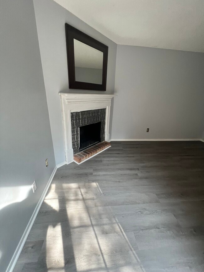 Building Photo - 720 Coventry Ln