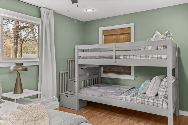 Building Photo - 201 N Dogwood St