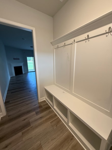 Building Photo - 217 Peach Orch Ct