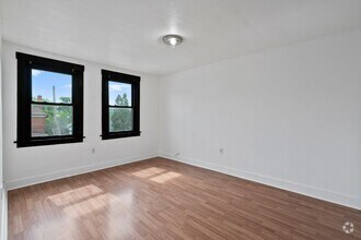 Building Photo - 3 bed 1 bathroom - central air, outdoor sp...
