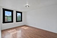 Building Photo - 3 bed 1 bathroom - central air, outdoor sp...