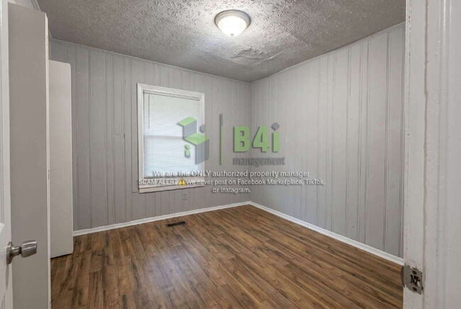 Building Photo - 1313 Ridgeview Dr