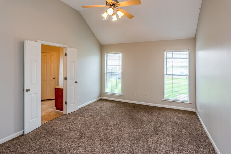 Building Photo - 4832 Ashcroft Dr