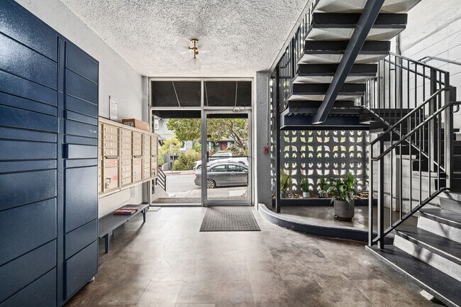Building Photo - 630 Mariposa
