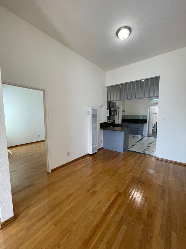 Building Photo - 1526 5th St
