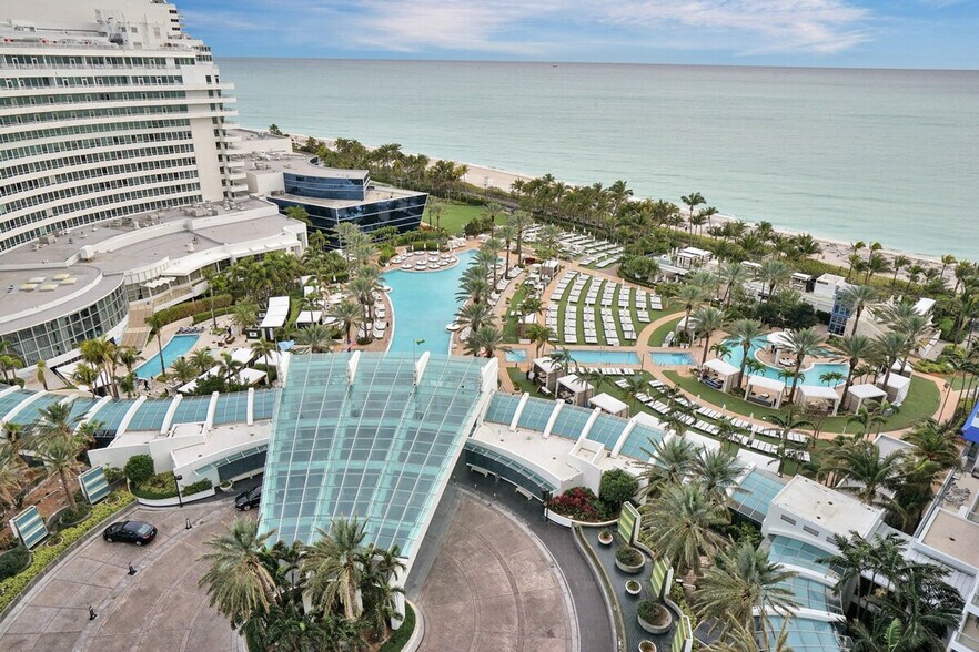 Building Photo - 4401 Collins Ave