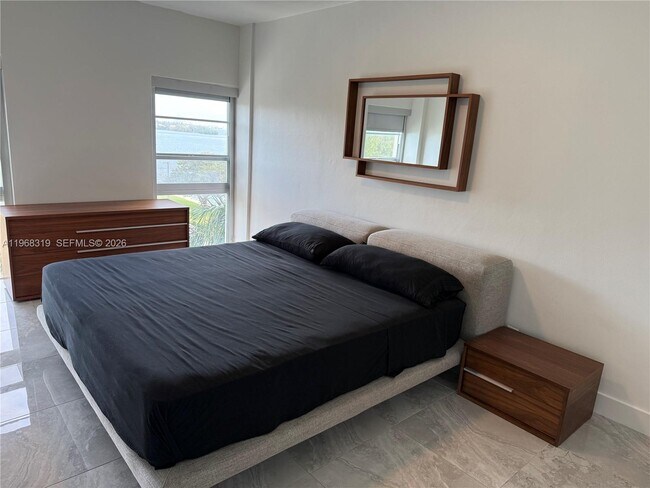 Building Photo - 880 NE 69th St