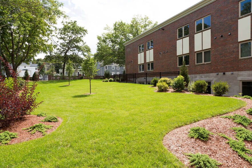 Building Photo - 735 Truman Pkwy