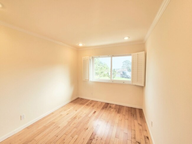 Building Photo - Updated 4 bedroom home