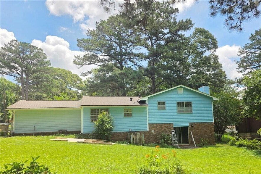 Building Photo - 3533 Charlotte Dr