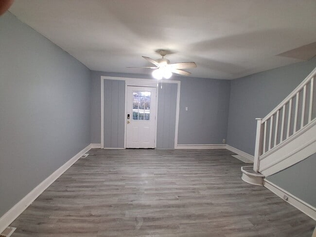 Building Photo - 3 BED 1 BATH HOME FOR RENT