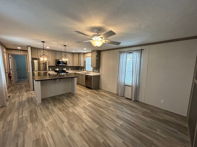 Building Photo - 701 Hawaii